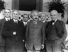 Как Эйнштейну присуждали нобелевскую премию